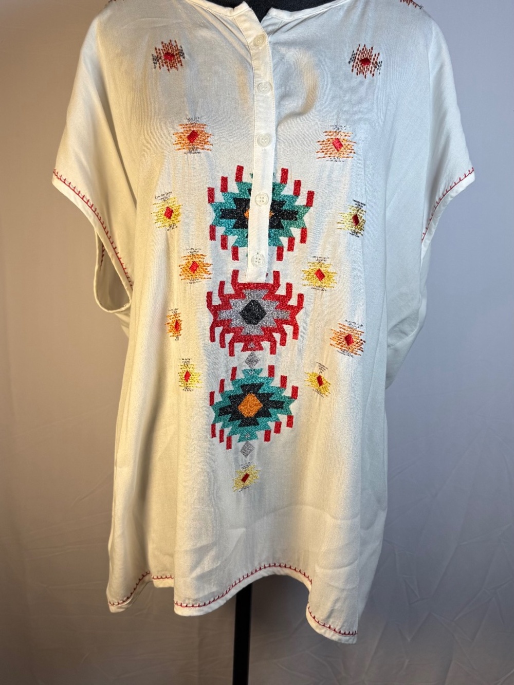 Origami by Vivien Aztec embroidered designed capped sleeveless top.  Size XXL